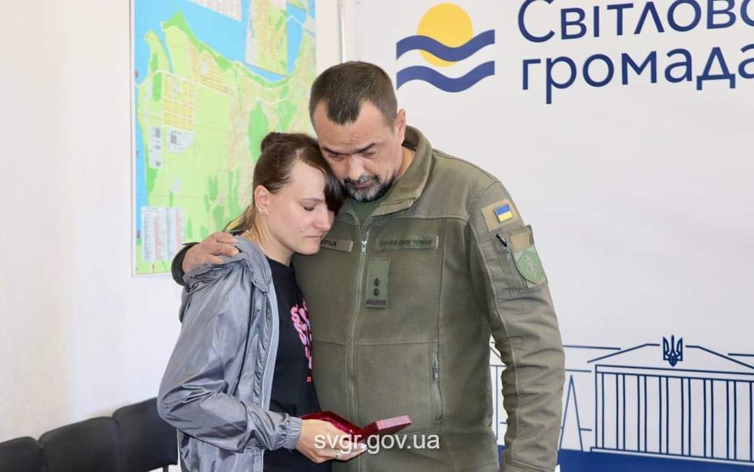 Дружині загиблого воїна вручили його орден у Світловодській громаді