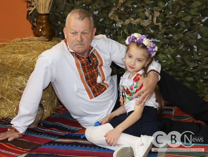 До Дня вишиванки у Кропивницькому влаштували фотосесію з військовими