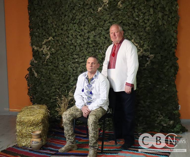 До Дня вишиванки у Кропивницькому влаштували фотосесію з військовими