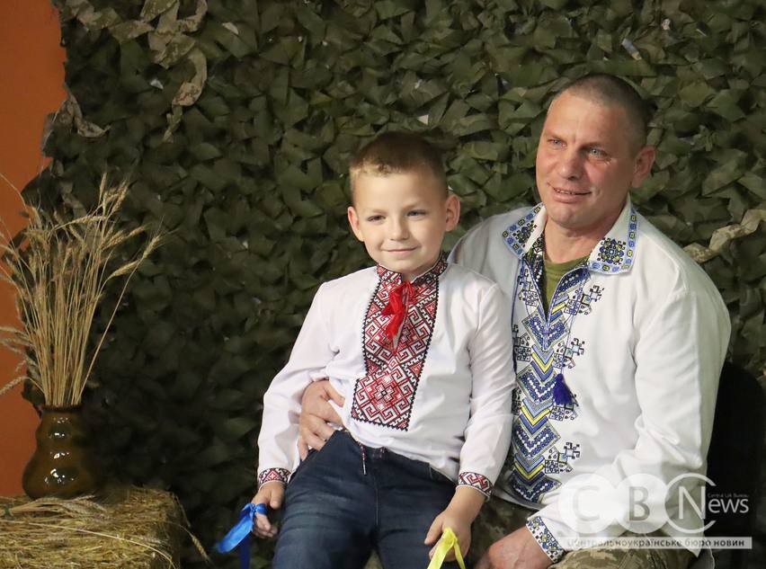 До Дня вишиванки у Кропивницькому влаштували фотосесію з військовими