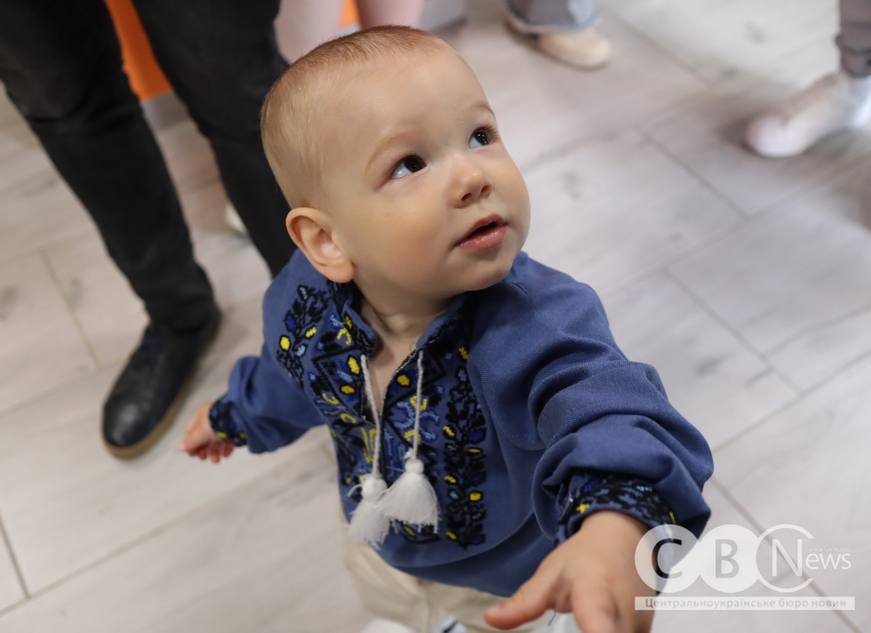 До Дня вишиванки у Кропивницькому влаштували фотосесію з військовими