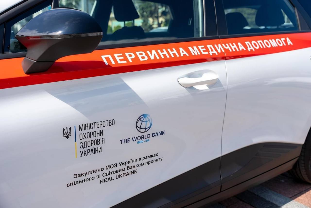 Медзакладам Кіровоградщини передали сім нових авто