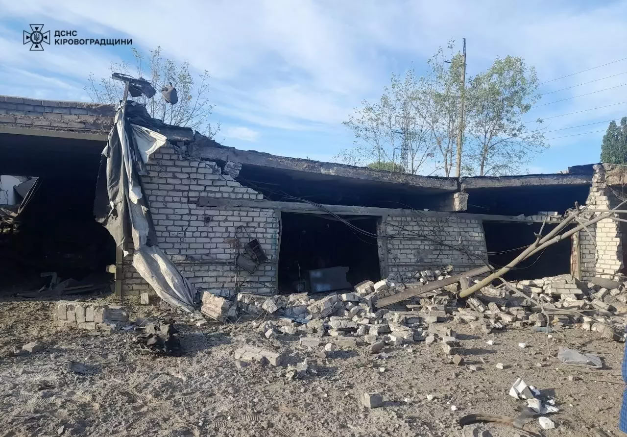наслідки російського обстрілу у Світловодську