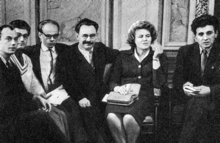 Шістдесятники. Праворуч Євген Сверстюк, Ліна Костенко, Іван Світличний, Іван Драч, Іван Дзюба, Микола Вінграновський