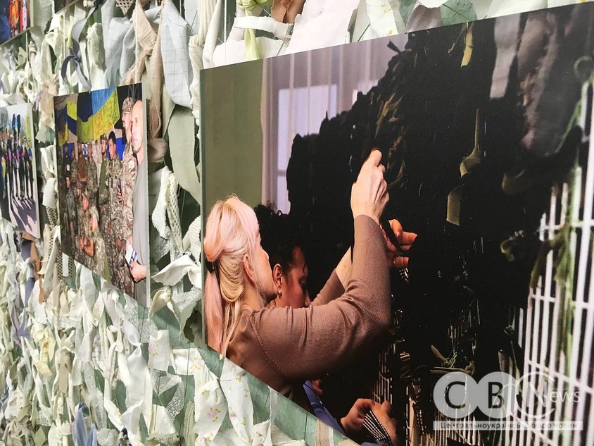 Ігор Філіпенко відкрив фотовиставку про життя під час війни у Кропивницькому
