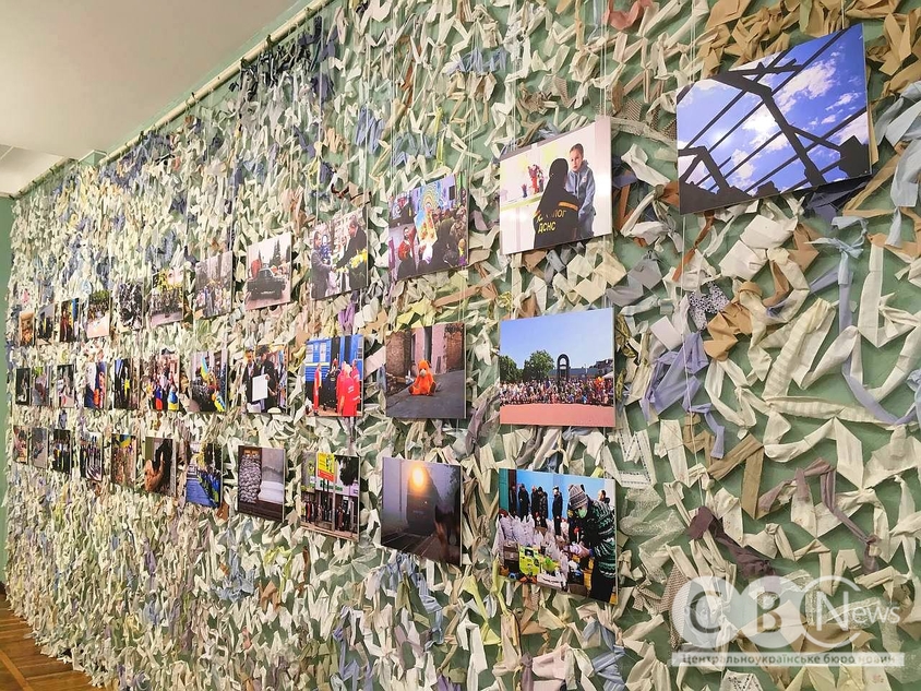 Ігор Філіпенко відкрив фотовиставку про життя під час війни у Кропивницькому