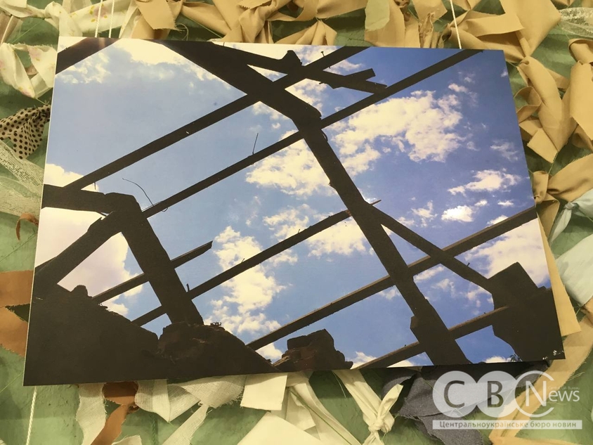 Ігор Філіпенко відкрив фотовиставку про життя під час війни у Кропивницькому