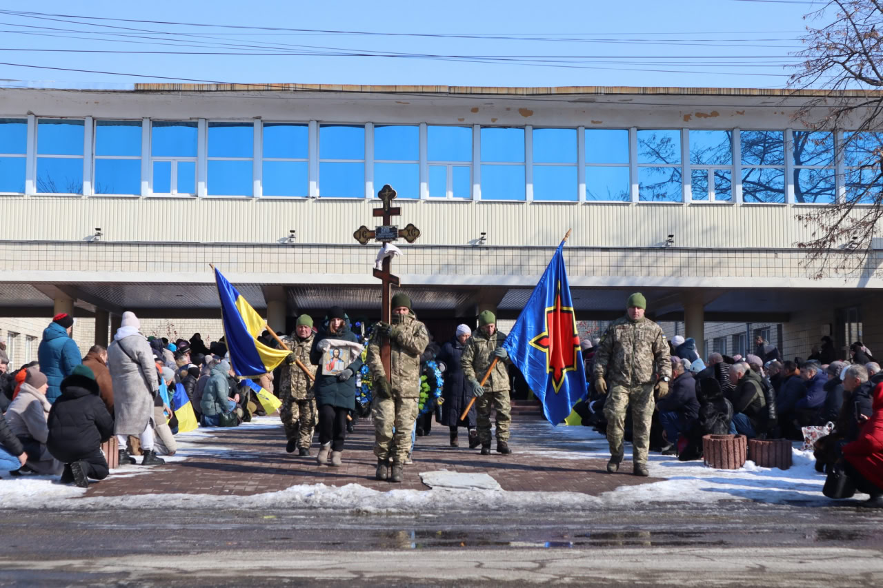 У Новоукраїнській громаді попрощалися з військовослужбовцем Віктором Гур'євим.