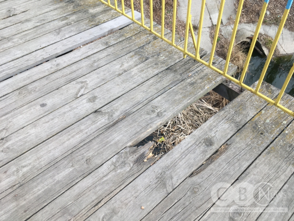 Міст біля Козачого острова