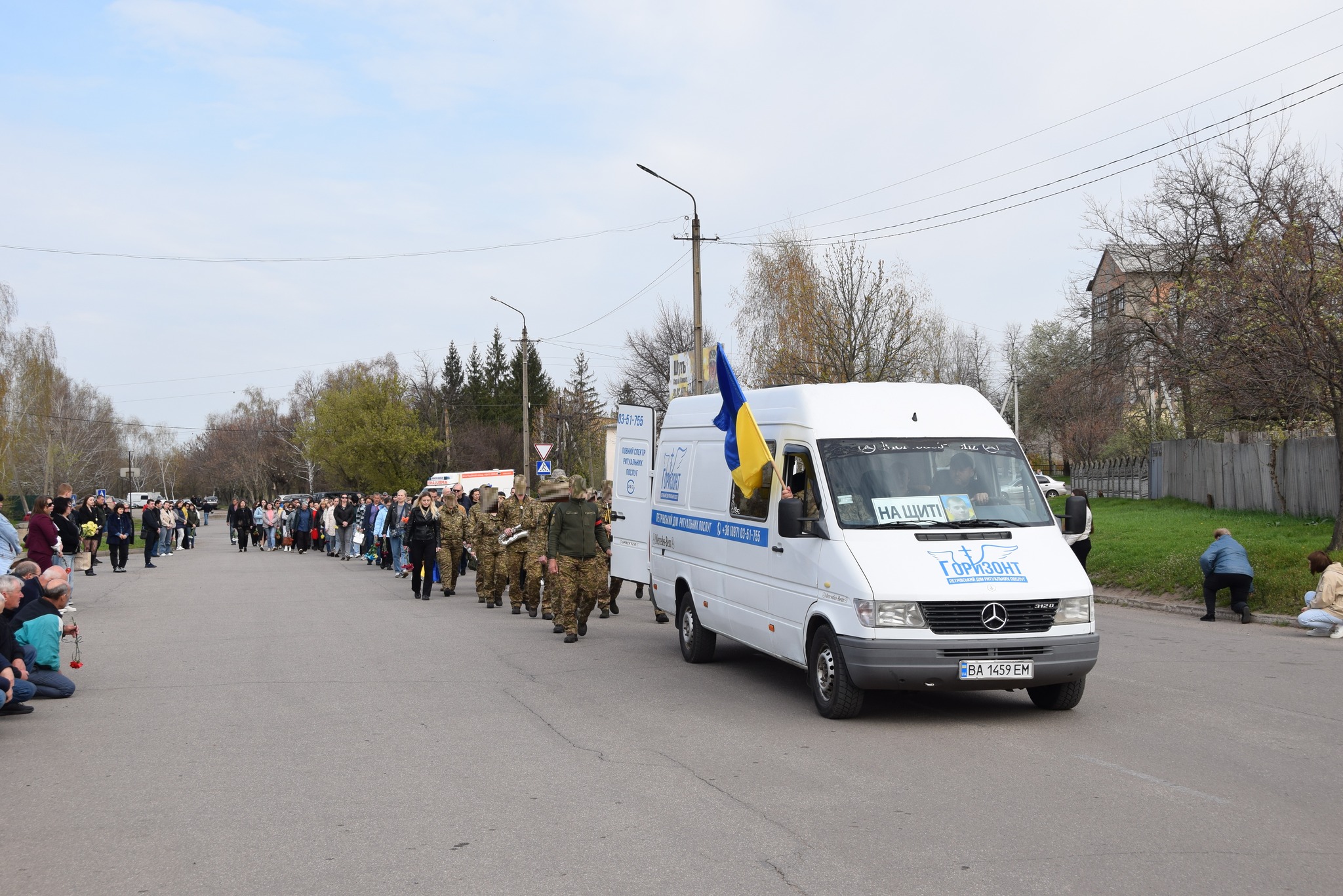 У Петрівській громаді в останню путь провели загиблого на Донеччині військового Костянтина Лисенка