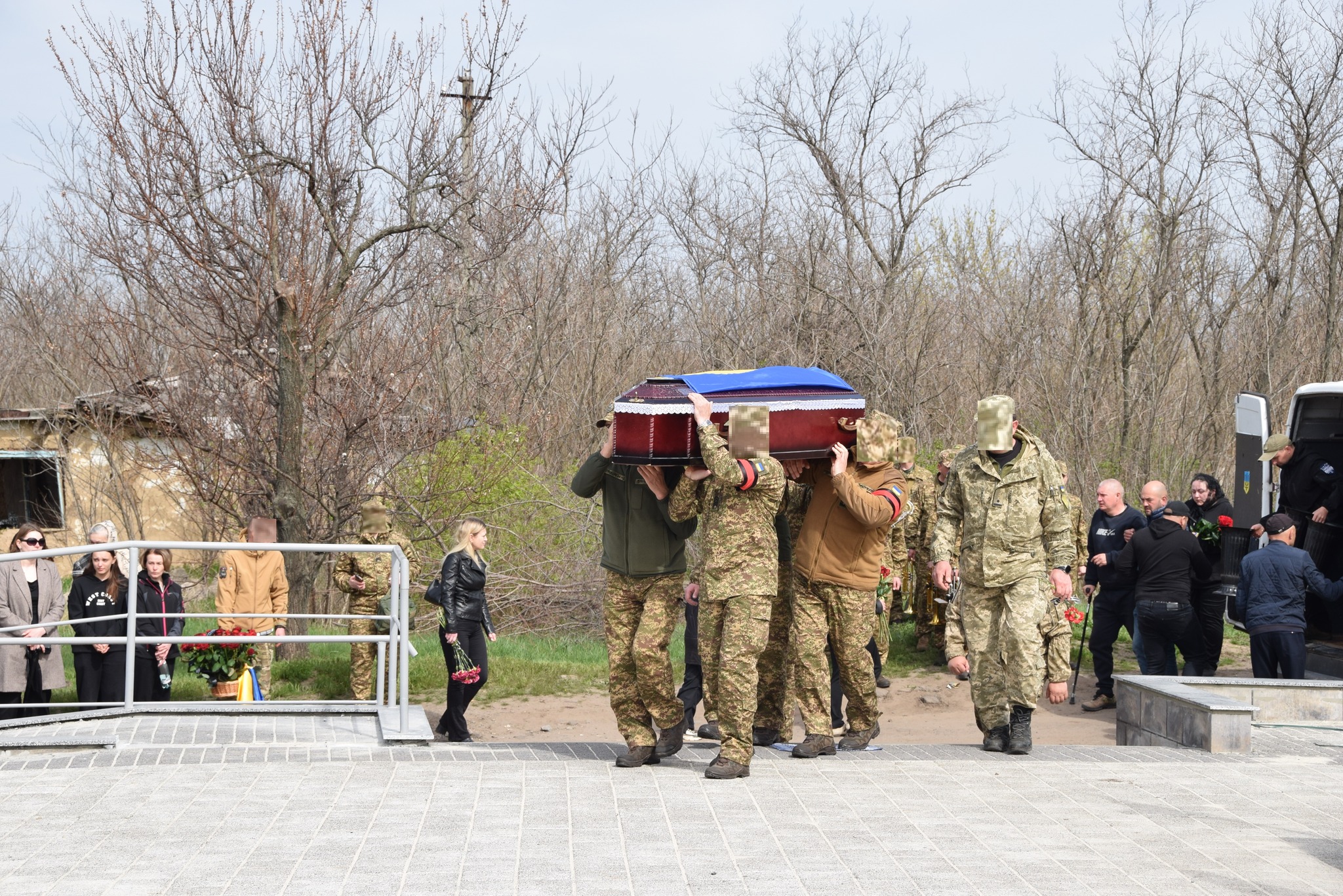 У Петрівській громаді в останню путь провели загиблого на Донеччині військового Костянтина Лисенка