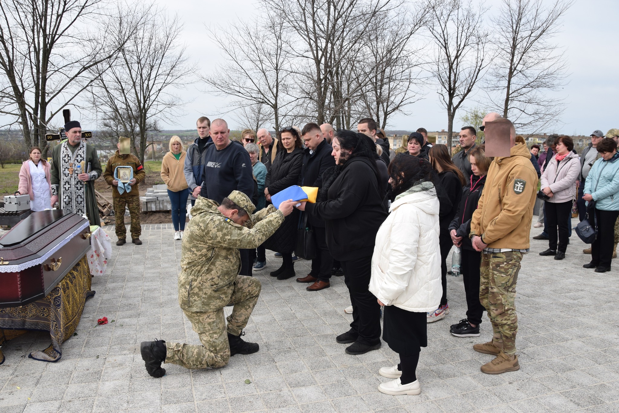 У Петрівській громаді в останню путь провели загиблого на Донеччині військового Костянтина Лисенка