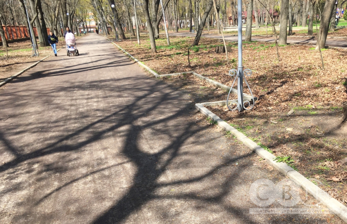 У Ковалівському парку в Кропивницькому зняли лавки