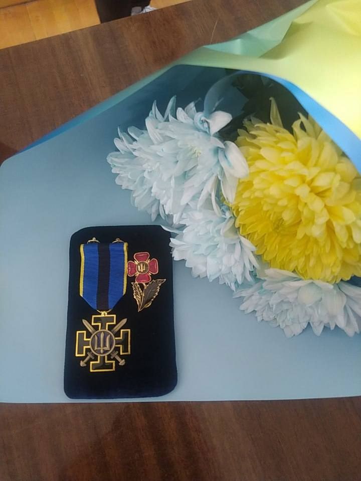 Посмертні нагороди двох загиблих воїнів з Дмитрівської громади вручили їхнім рідним