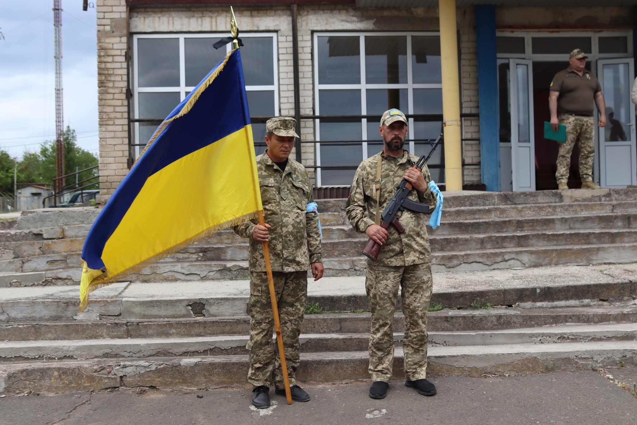 У Добровеличківській громаді в останню путь провели загиблого на Донеччині військового Андрія Чапкайла.