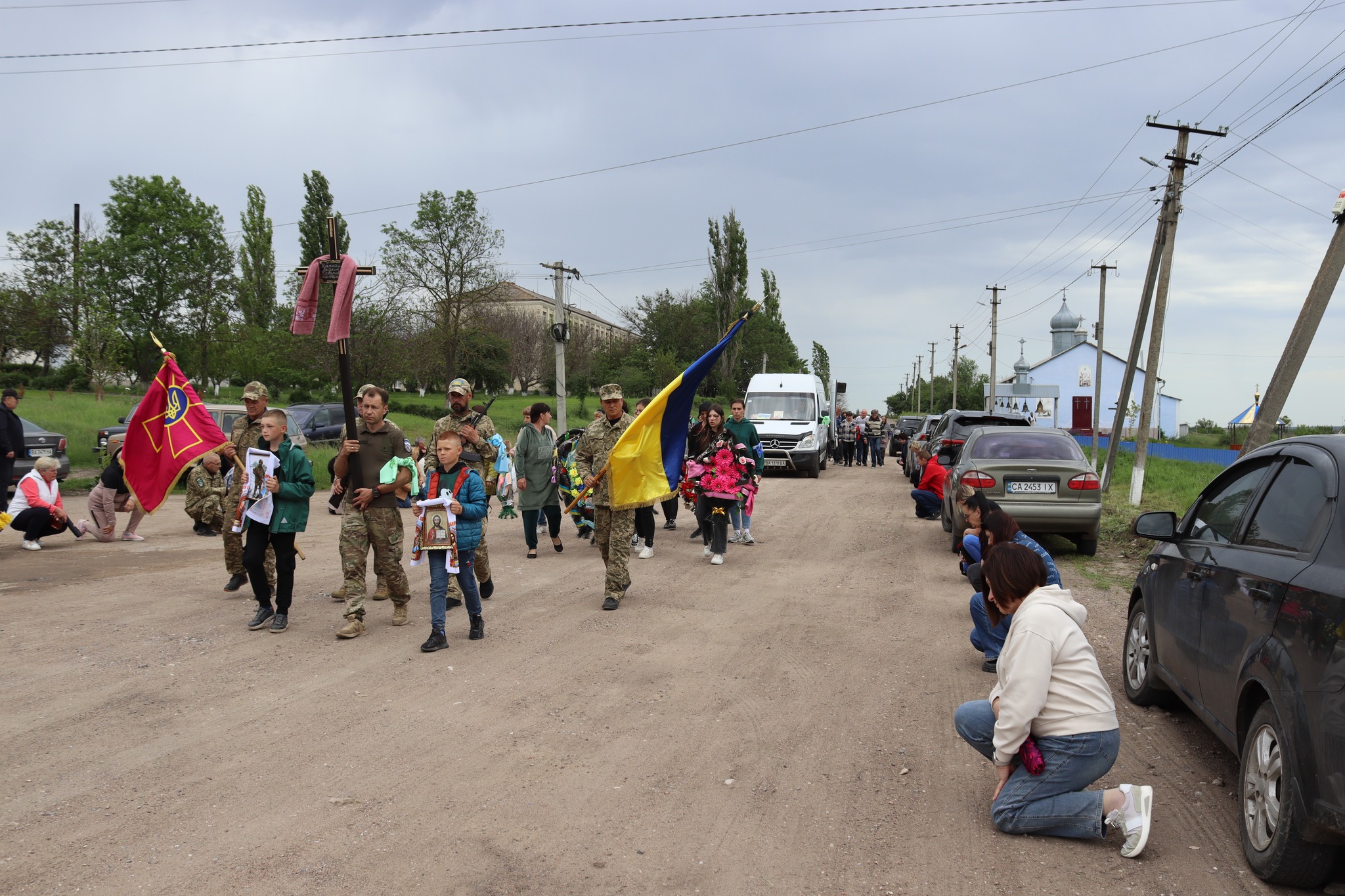 У Добровеличківській громаді в останню путь провели загиблого на Донеччині військового Андрія Чапкайла.