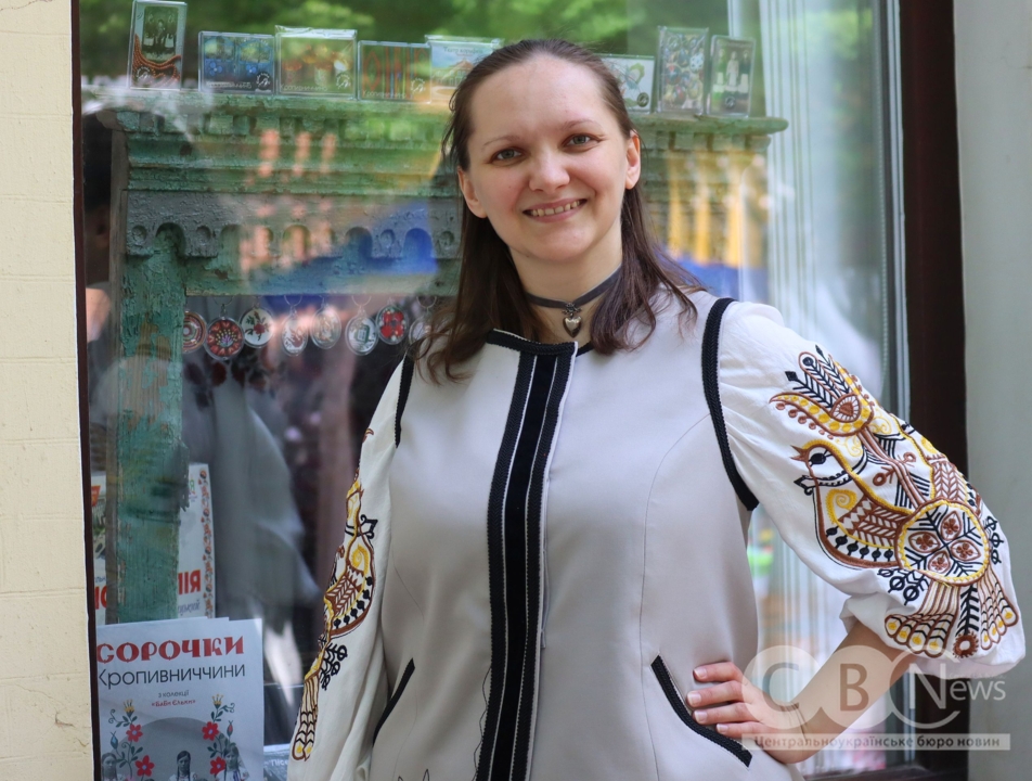 Етнолабораторія «Баба Єлька» показала понад пів сотні унікальних сорочок