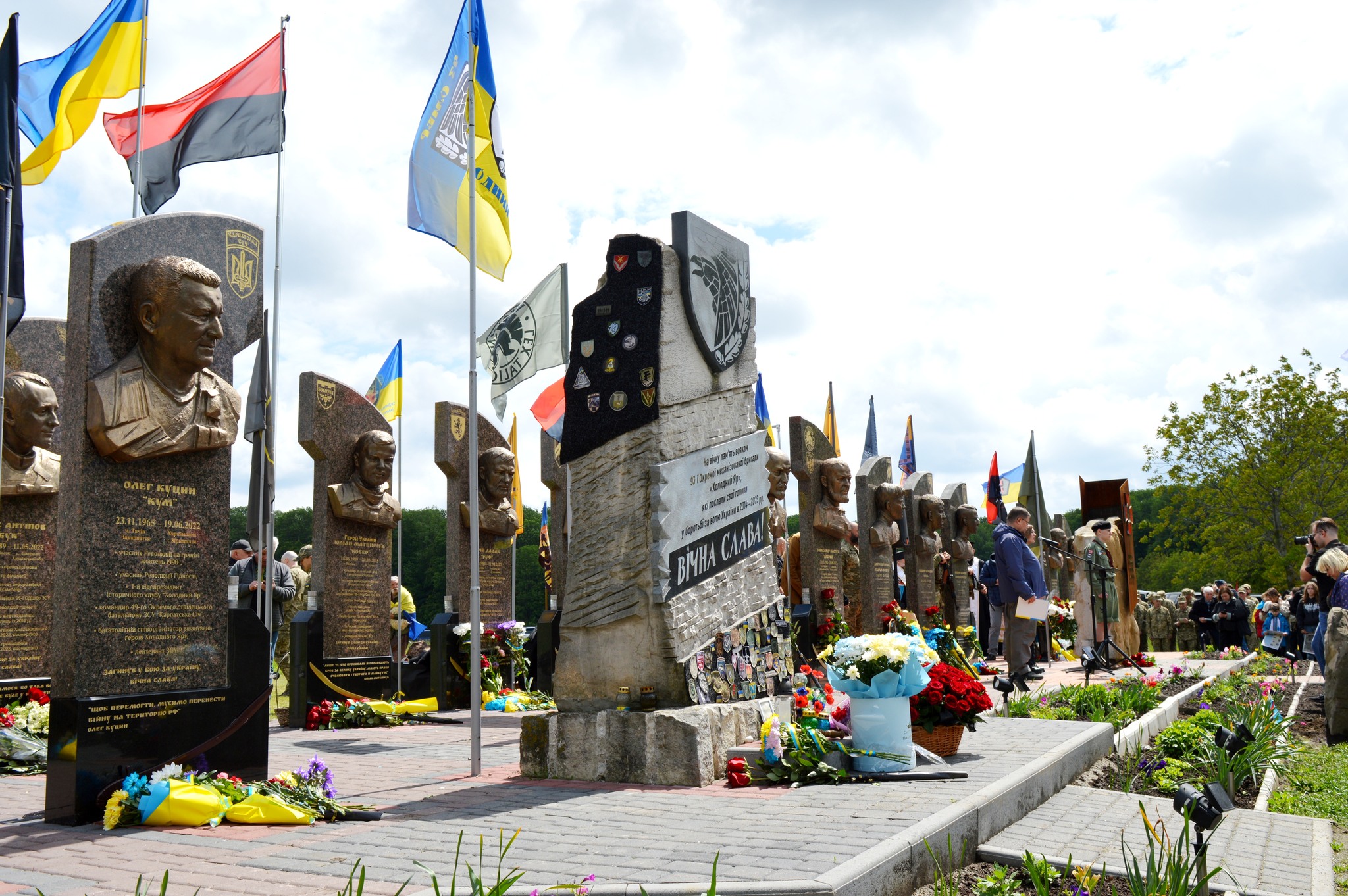 На Меморіалі козакам-добровольцям у Холодному яру встановили горельєф на честь кропивничанина