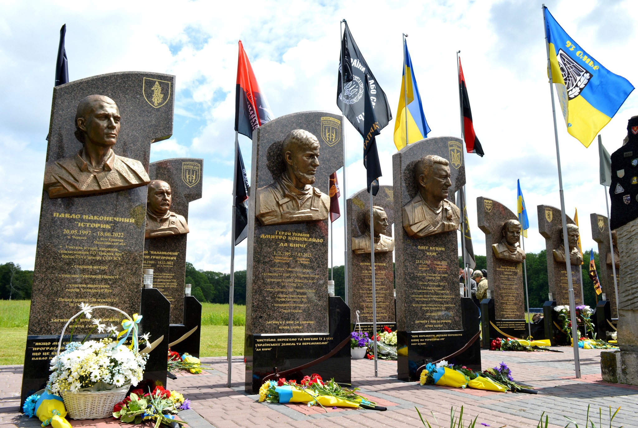 На Меморіалі козакам-добровольцям у Холодному яру встановили горельєф на честь кропивничанина