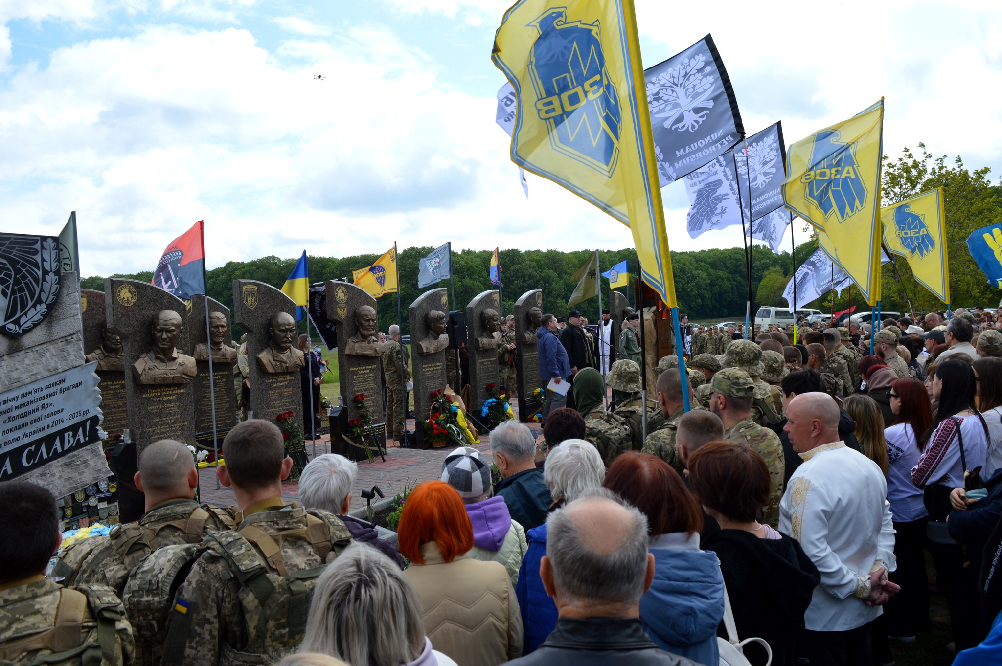 На Меморіалі козакам-добровольцям у Холодному яру встановили горельєф на честь кропивничанина