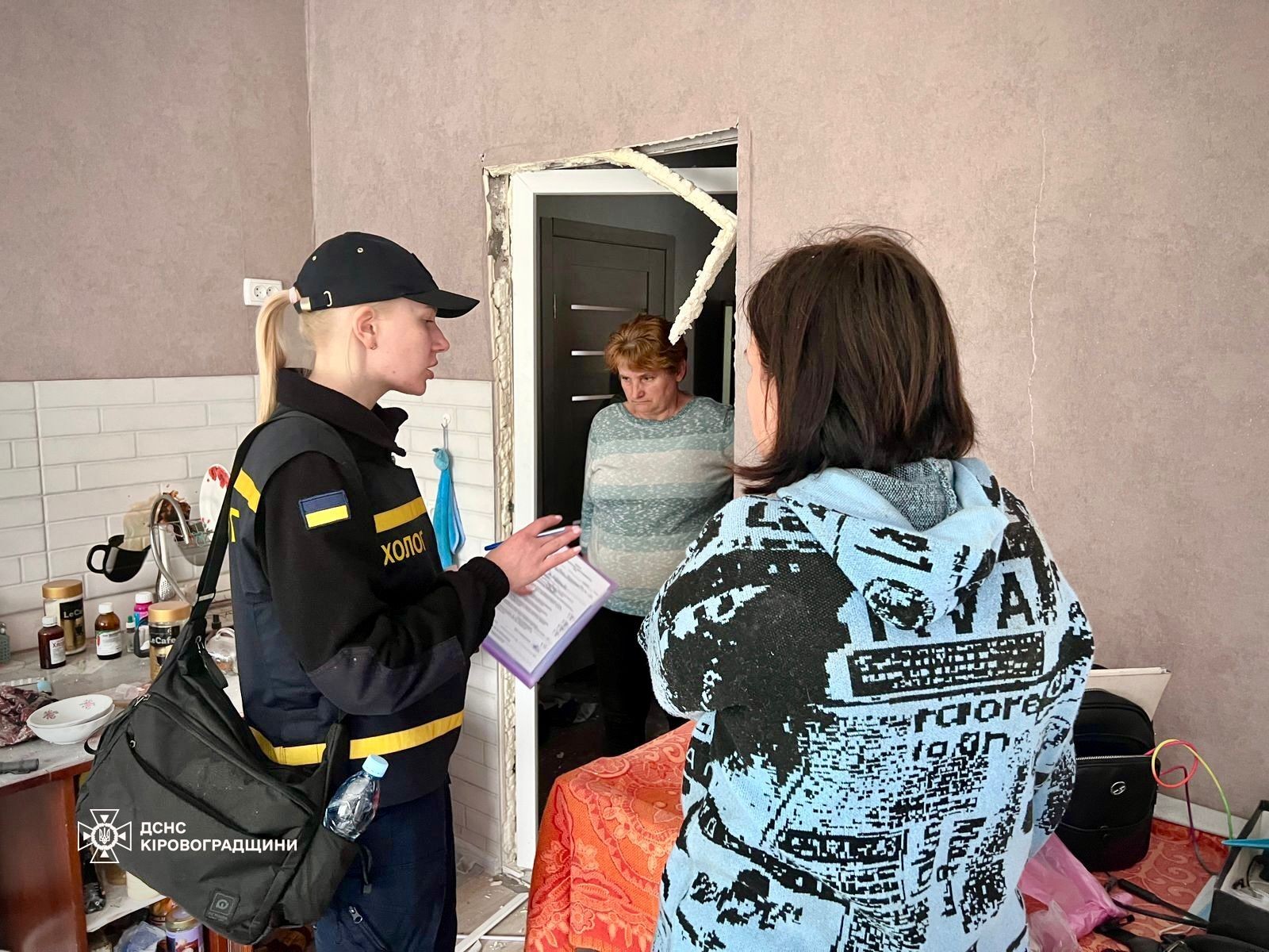 Російський обстріл пошкодив підприємство, будинки та багатоповерхівку у Світловодську