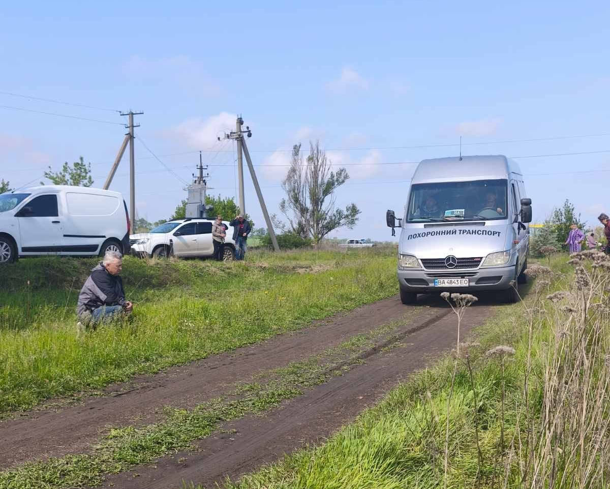Жителі Устинівської громади провели в останню путь загиблого військового Миколу Григорчука.