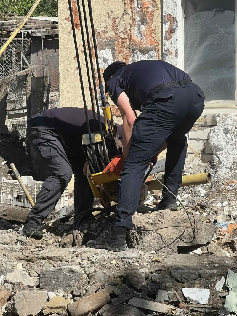 Після обстрілу Світловодська демонтували бетонну плиту, що заблокувала ремонт водопроводу