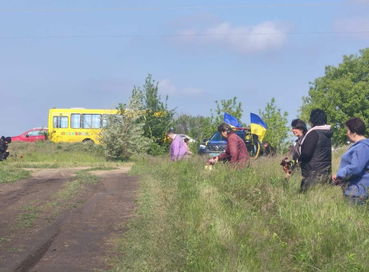 Жителі Устинівської громади провели в останню путь загиблого військового Миколу Григорчука.