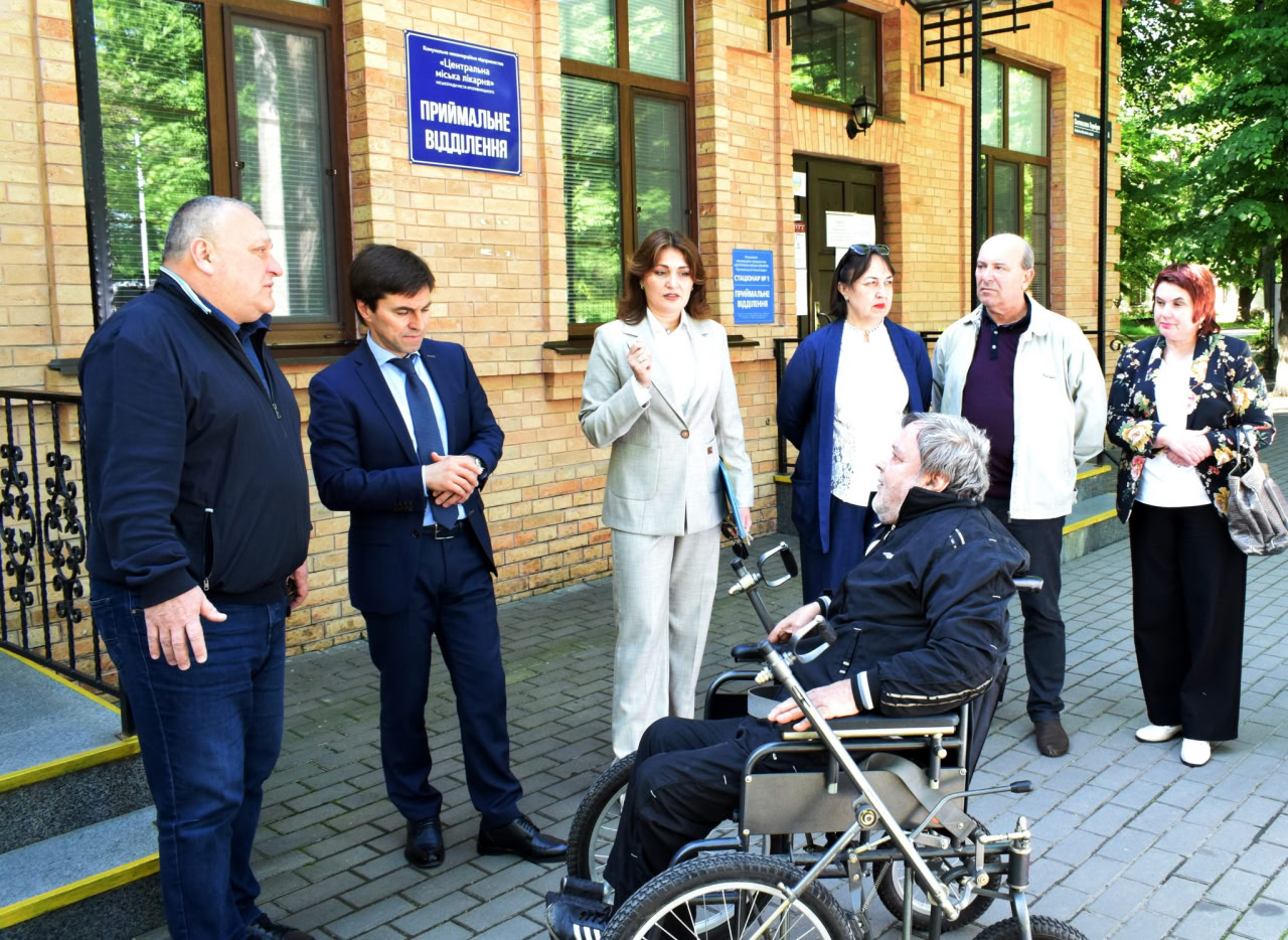 Інспекція безбар'єрного маршруту в Центральній міській лікарні Кропивницького