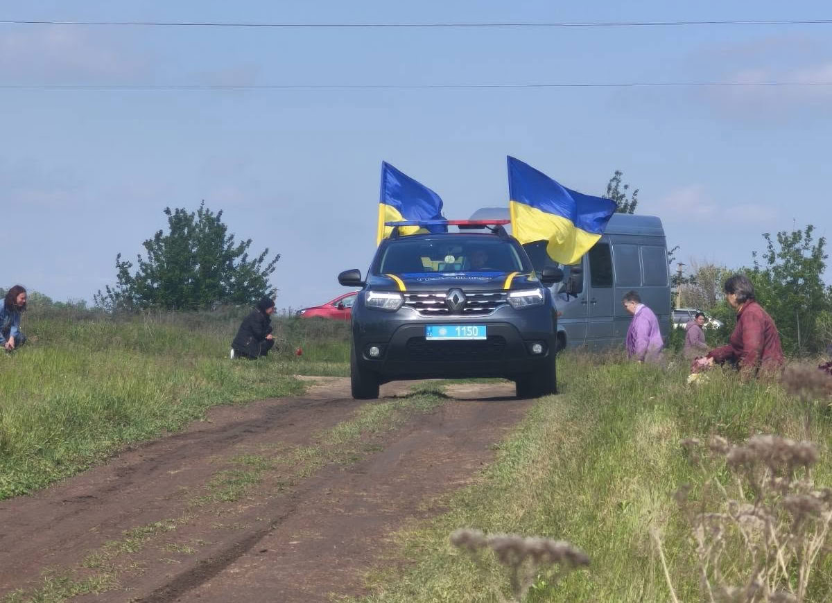 Жителі Устинівської громади провели в останню путь загиблого військового Миколу Григорчука.