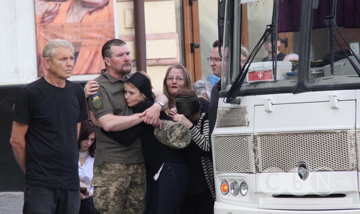У Кропивницькому в останню путь провели загиблого на Харківщині майора Сергія Мигалатія.