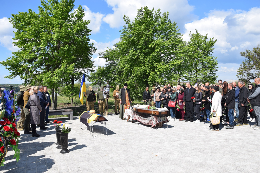 Із загиблим військовослужбовцем Олександром Смірновим попрощалися у Петрівській громаді