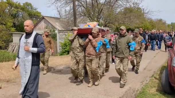 У Кетрисанівській громаді в останню путь провели загиблу біля Покровська медикиню Ольгу Нелюк.