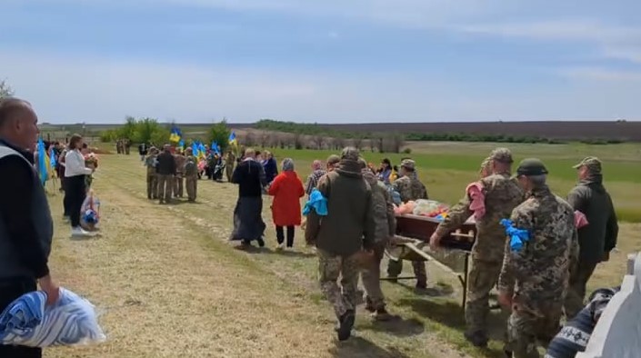 У Кетрисанівській громаді в останню путь провели загиблу біля Покровська медикиню Ольгу Нелюк.