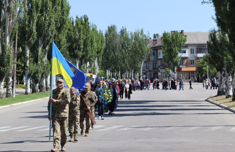 У Світловодську в останню путь провели військового Василя Сідненка, який загинув на Сумському напрямку.