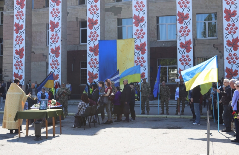 У Світловодську в останню путь провели військового Василя Сідненка, який загинув на Сумському напрямку.