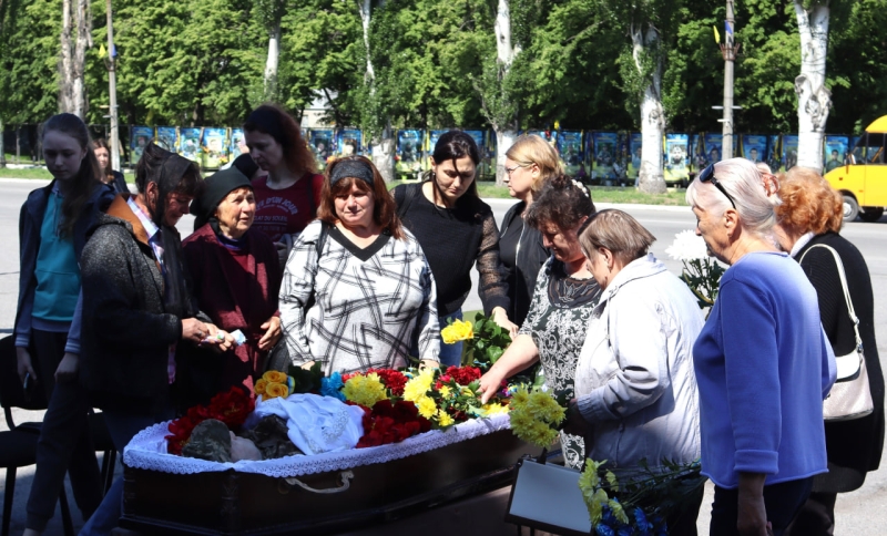 У Світловодську в останню путь провели військового Василя Сідненка, який загинув на Сумському напрямку.