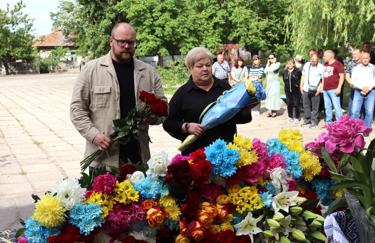 У Світловодську попрощалися з воїном, який загинув у свій день народження