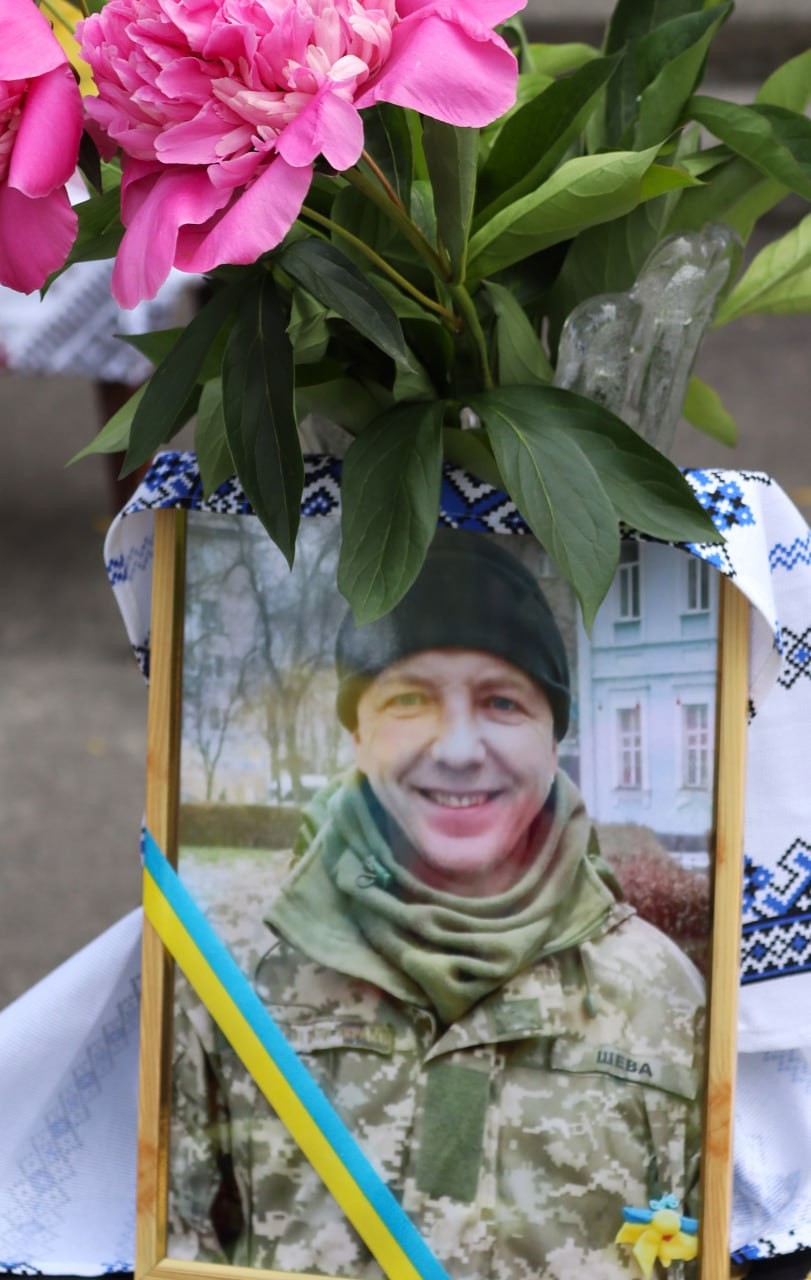 У Світловодську попрощалися з воїном, який загинув у свій день народження