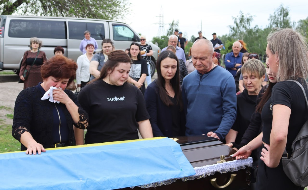 У Світловодську попрощалися з воїном, який загинув у свій день народження