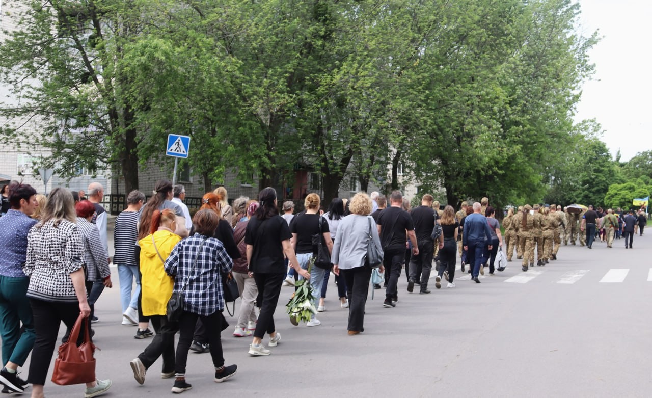 У Світловодську попрощалися з воїном, який загинув у свій день народження
