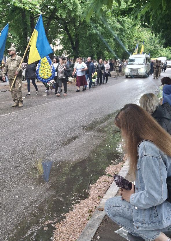 В Олександрівській громаді в останню путь провели загиблого на Донеччині військового Володимира Дєдова.