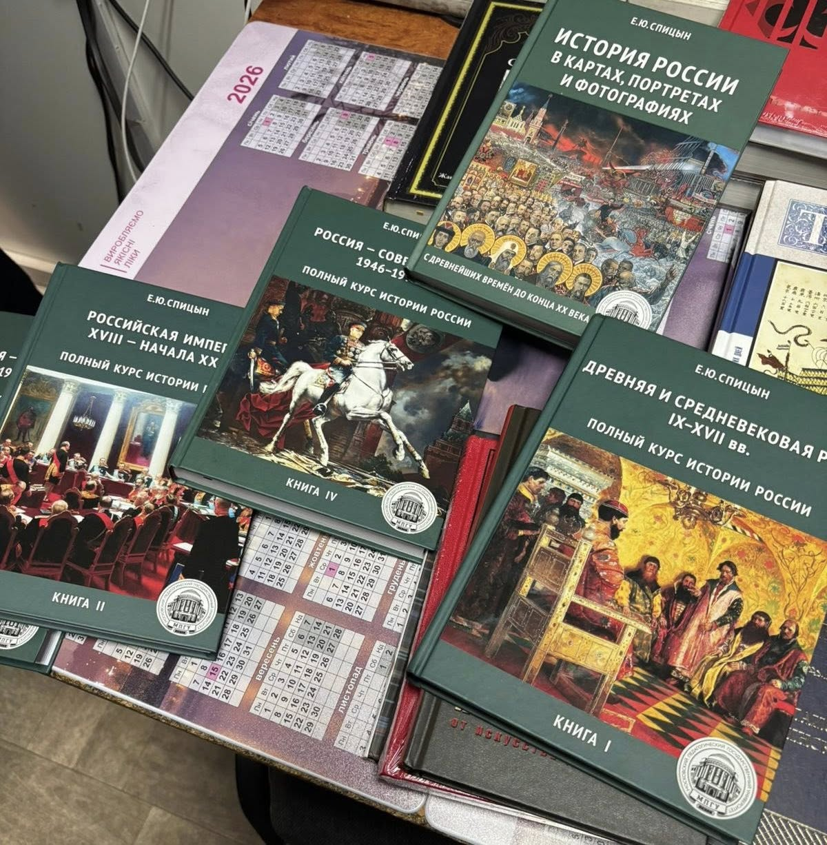 Кропивничанин намагався ввезти партію російських книжок до України