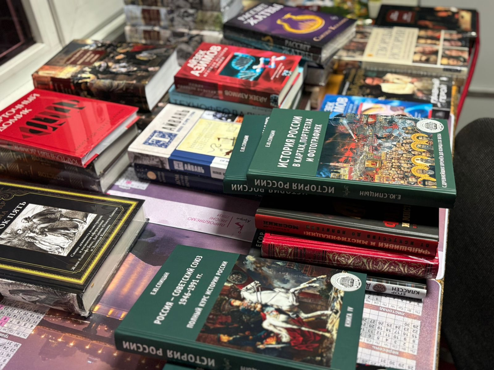 Кропивничанин намагався ввезти партію російських книжок до України