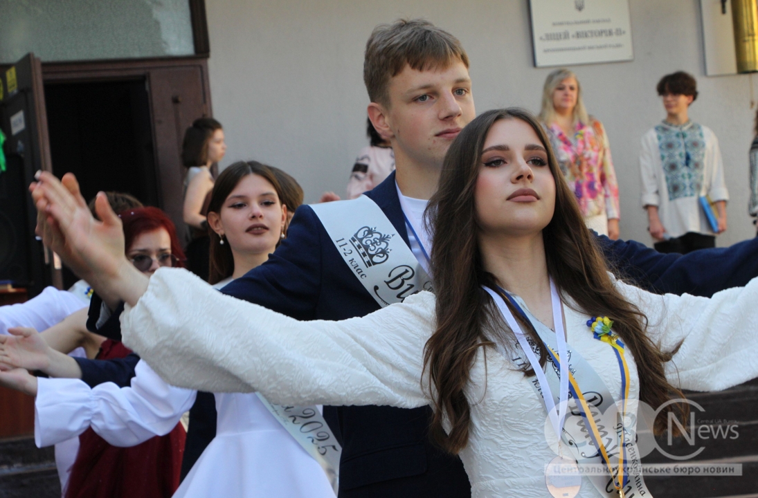 Останній дзвоник пролунав у школах Кропивницького