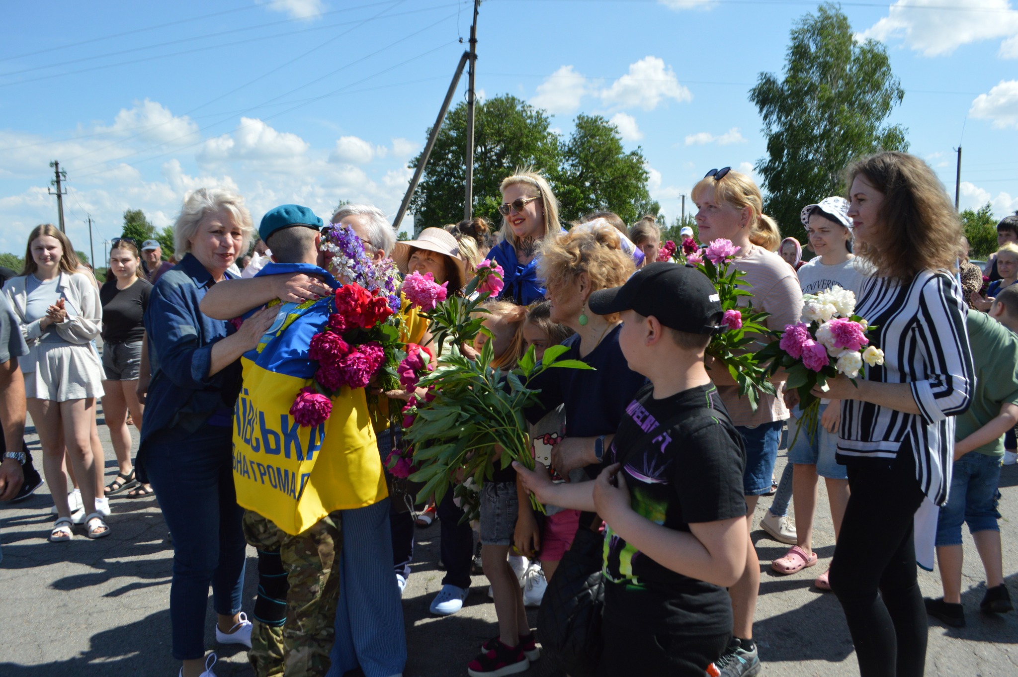 Звільненого з полону воїна зустріли в Онуфріївській громаді