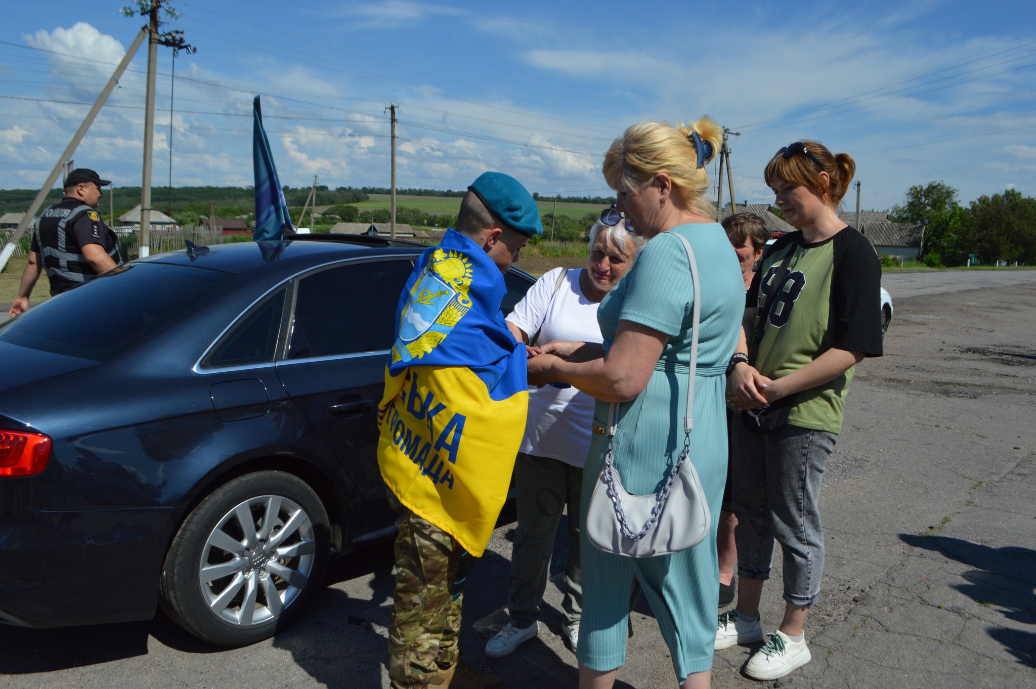 Звільненого з полону воїна зустріли в Онуфріївській громаді