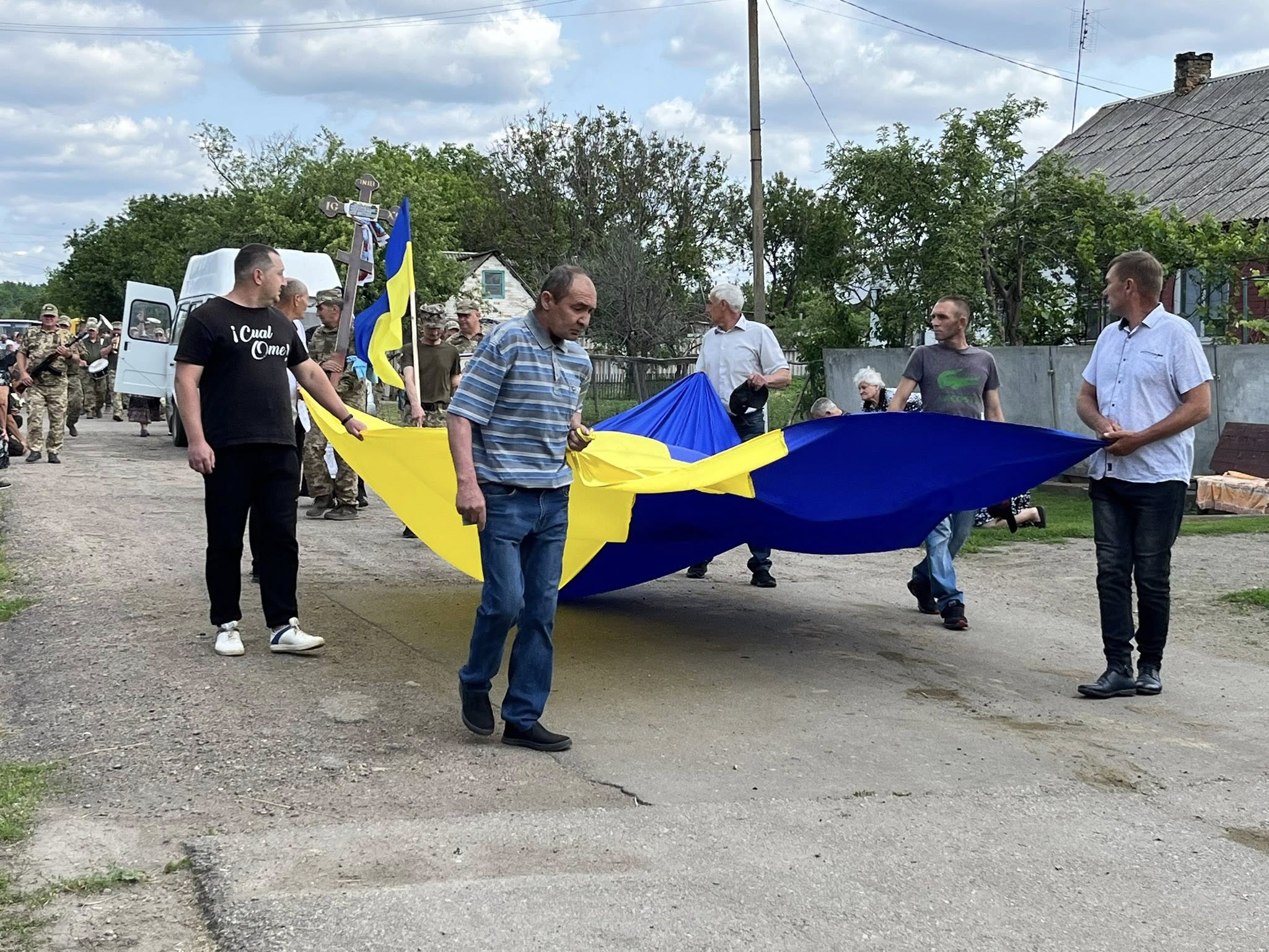 Із загиблим солдатом попрощалися в Кам'янецькій громаді