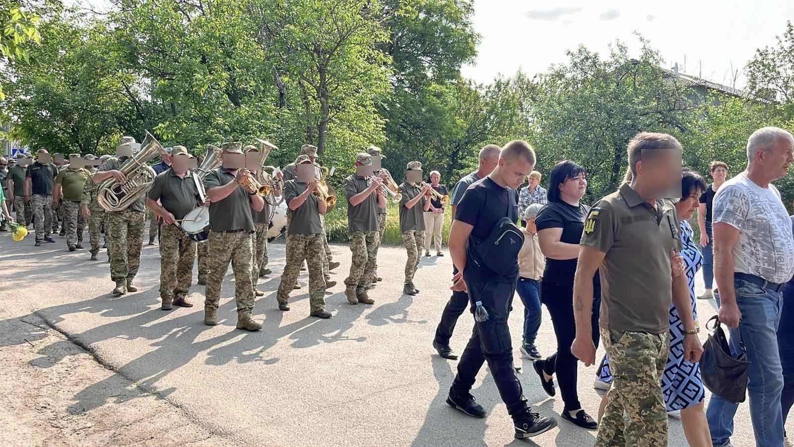 Із загиблим солдатом попрощалися в Кам'янецькій громаді