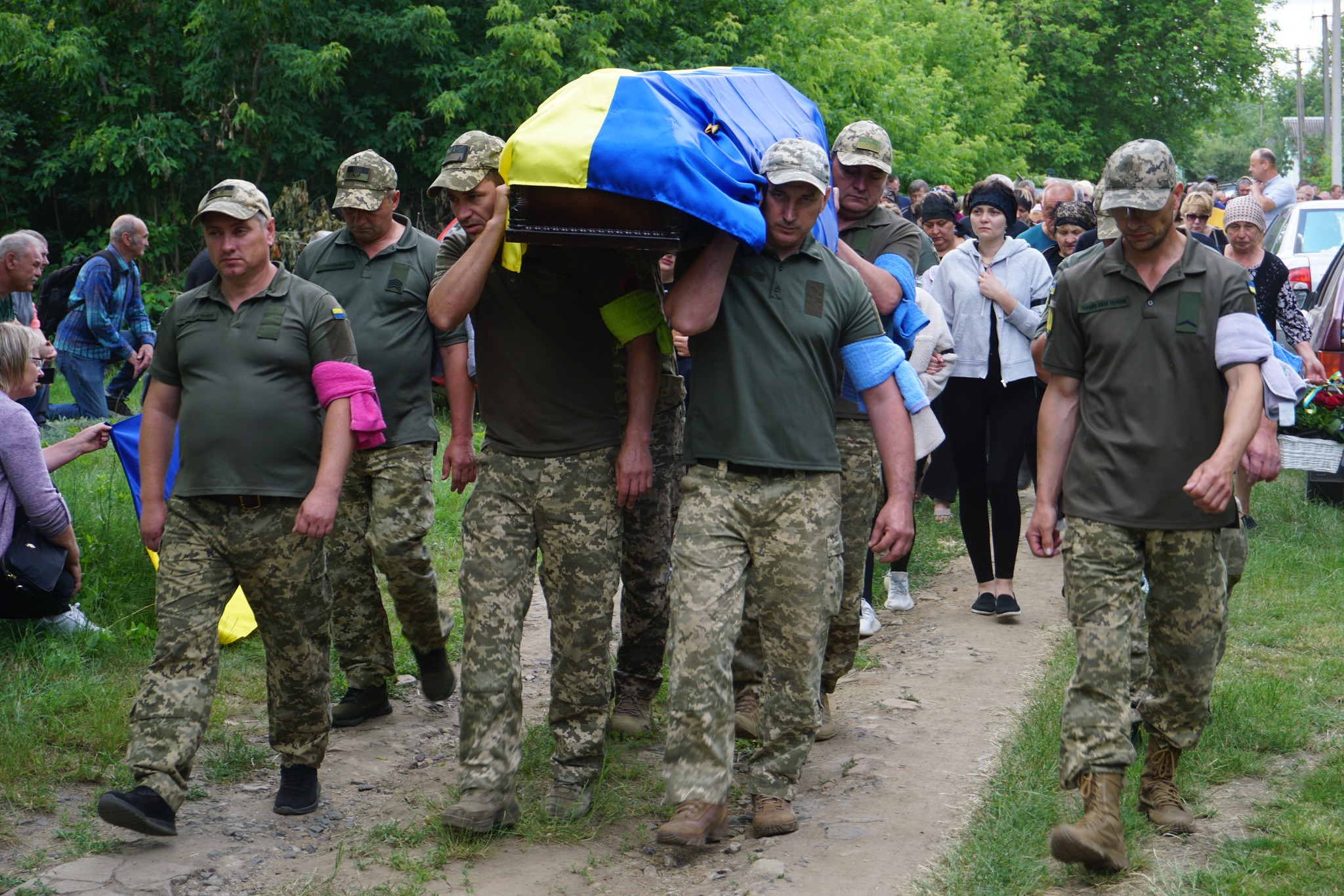 Із загиблим старшим солдатом попрощалися у Гайворонській громаді